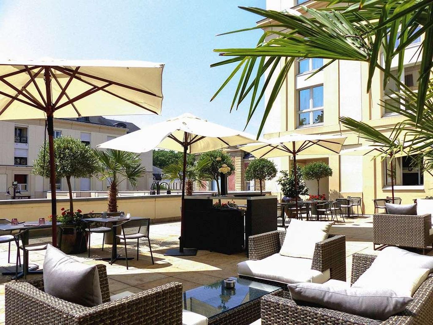 Le-Louis-Versailles-Chateau-General-view-9