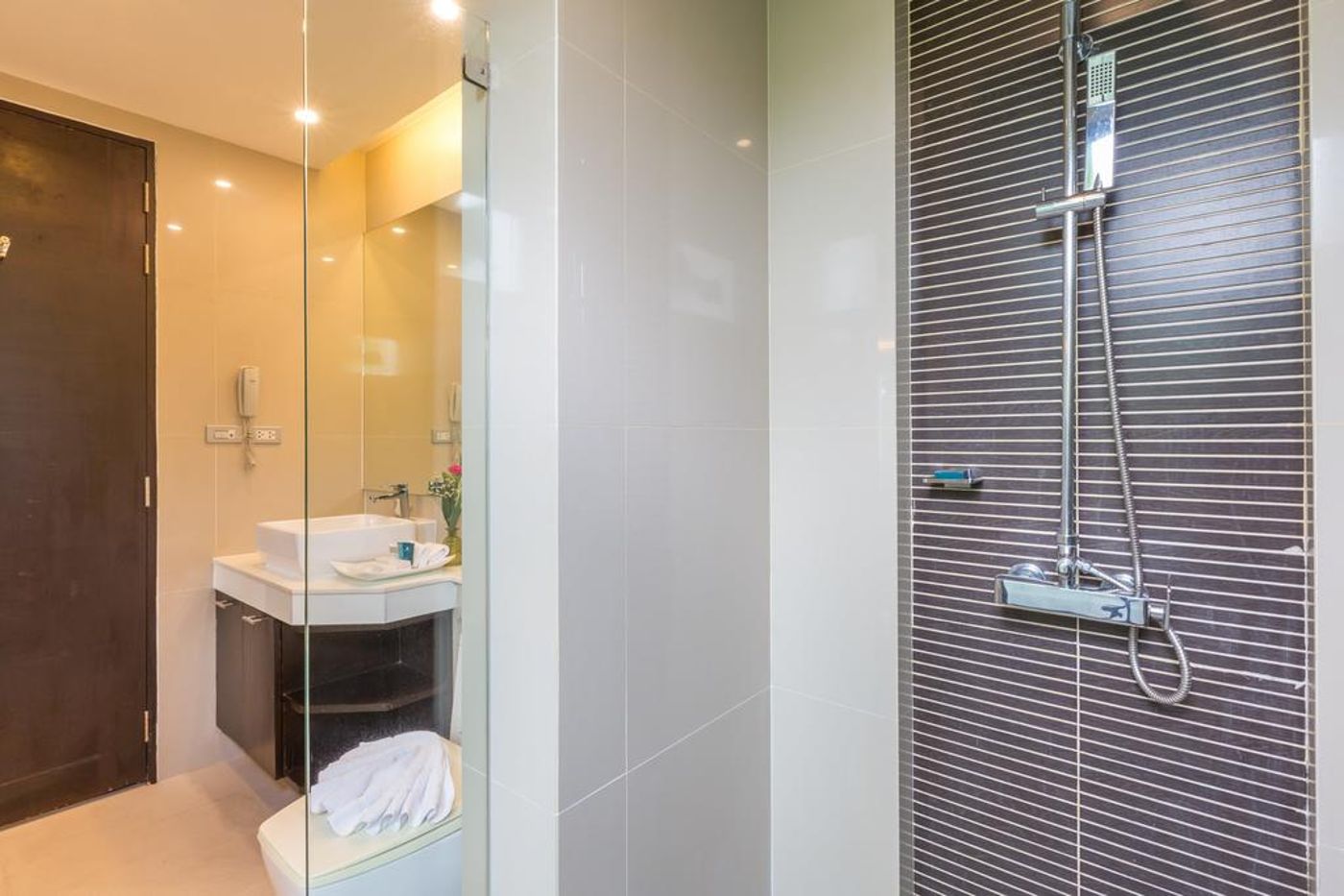 Wyndham-Sea-Pearl-Resort-Phuket-Room-35