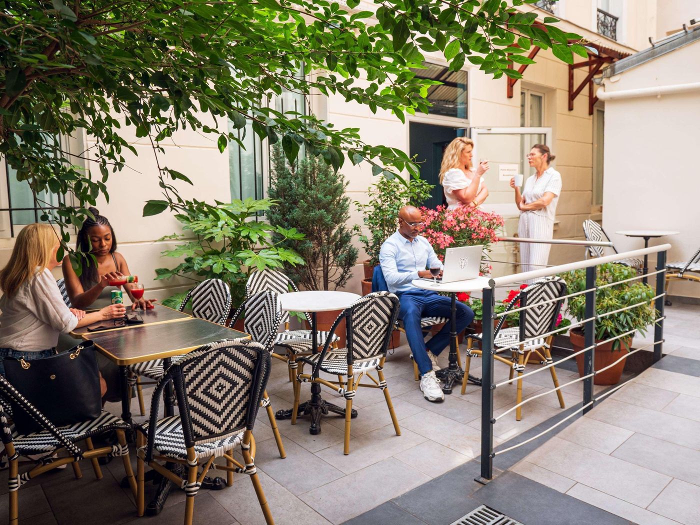 ibis-Styles-Paris-Batignolles-General-view-54