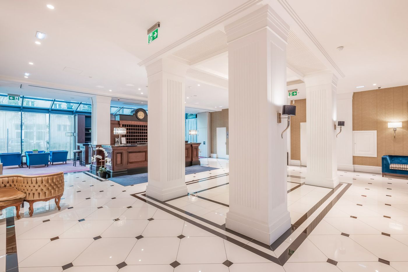 Eurostars-Danube-Budapest-Lobby-11