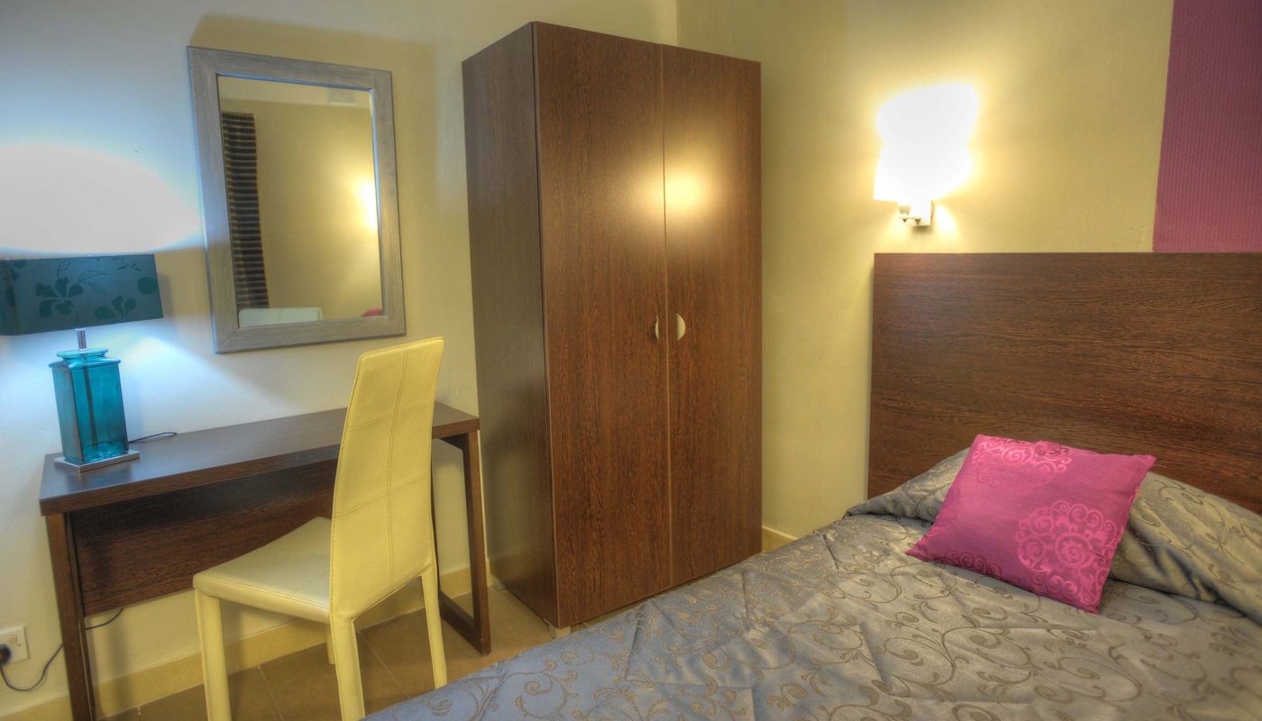 Carlton-Hotel-Room-8