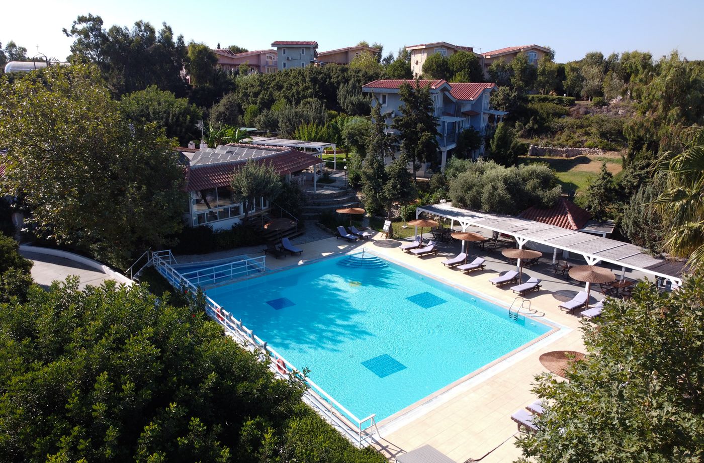 The-Small-Village-General-view-1