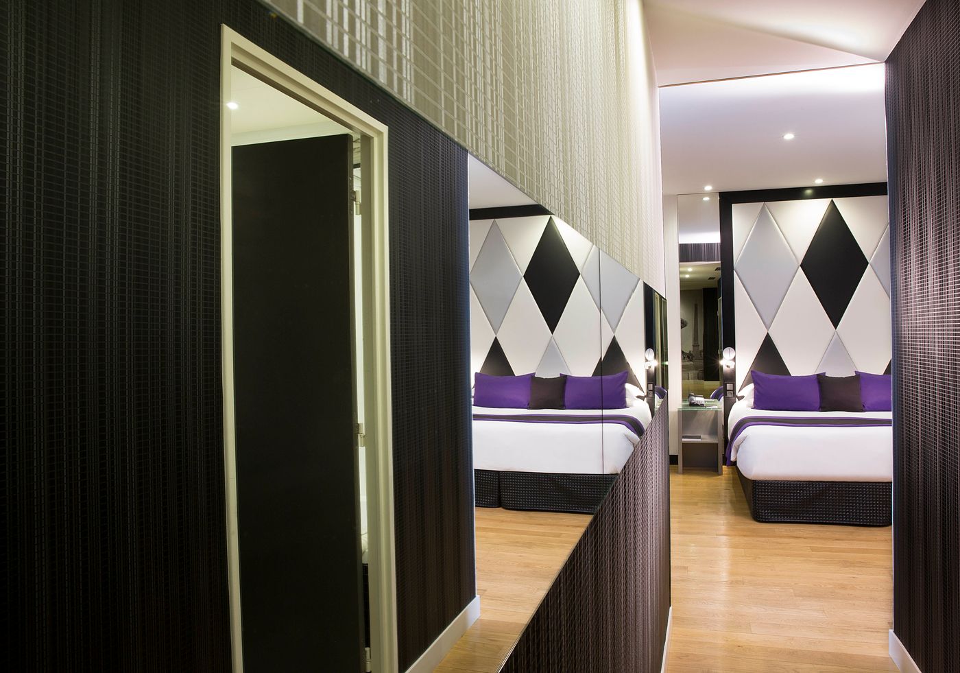 L-Empire-Paris-Room-26