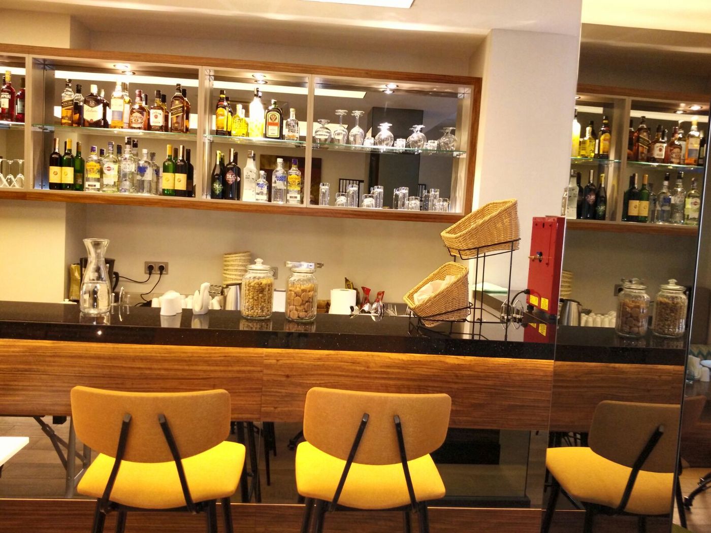 The-White-Orient-Hotel-Bar-7