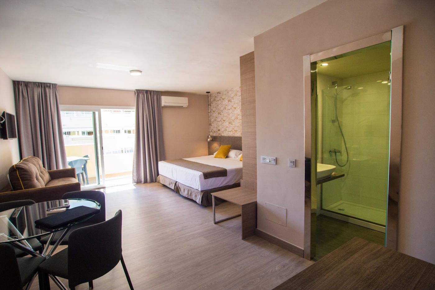 OH-Marbella-Inn-Room-17