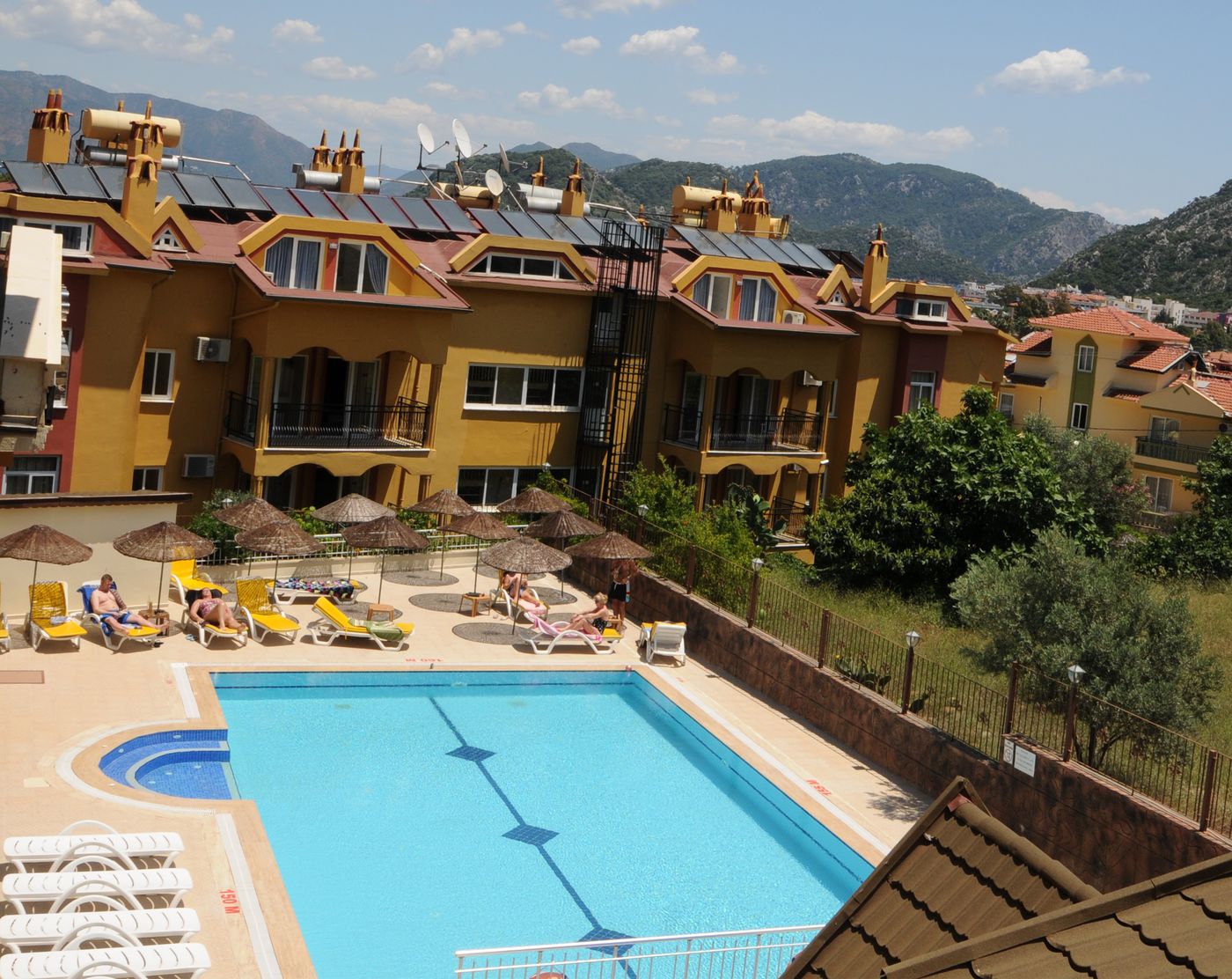 Kleopatra Apartments