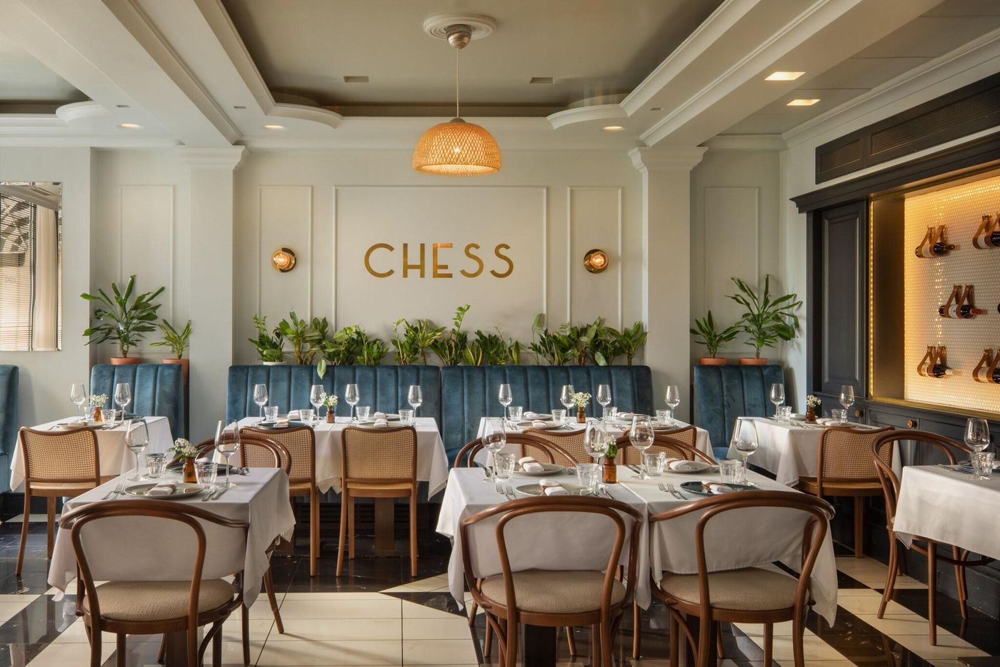 Queen-s-Court-Hotel-and-Residence-Restaurant-52