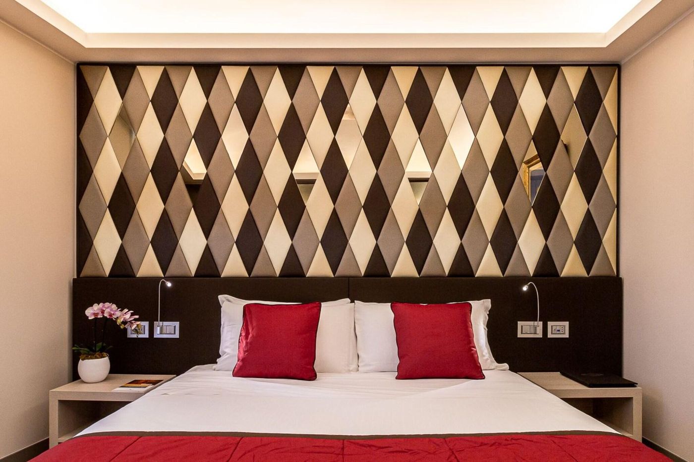 Harry-s-Bar-Trevi-Hotel---Restaurant-Room-35