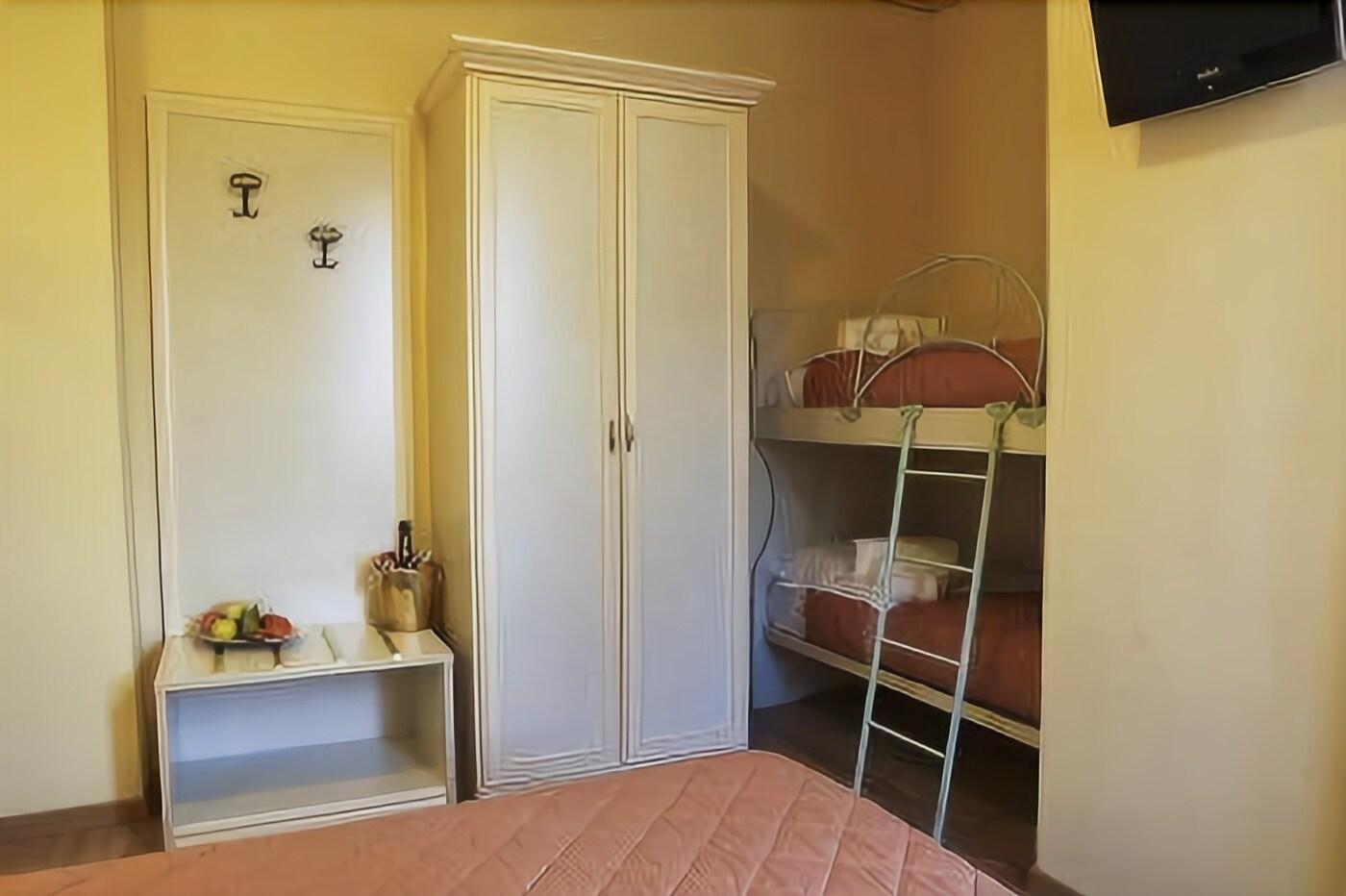 Il Monte-Italy-MONTE SAN SAVINO-Room-6