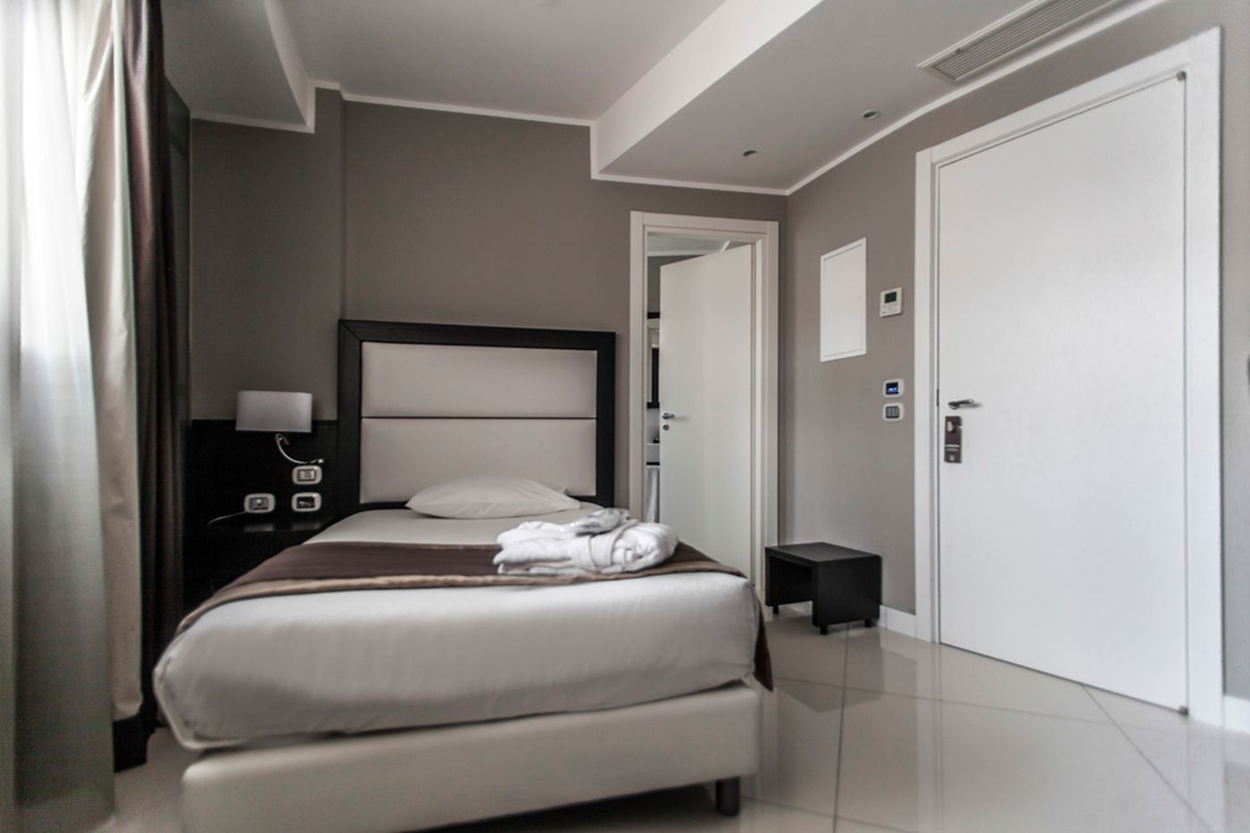 Marconi Hotel-Italy-RENDE-Room-6