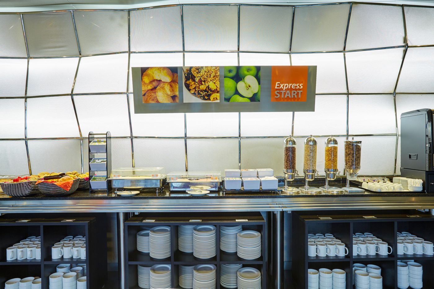 Holiday-Inn-Express-Lisbon-Alfragide-Restaurant-31