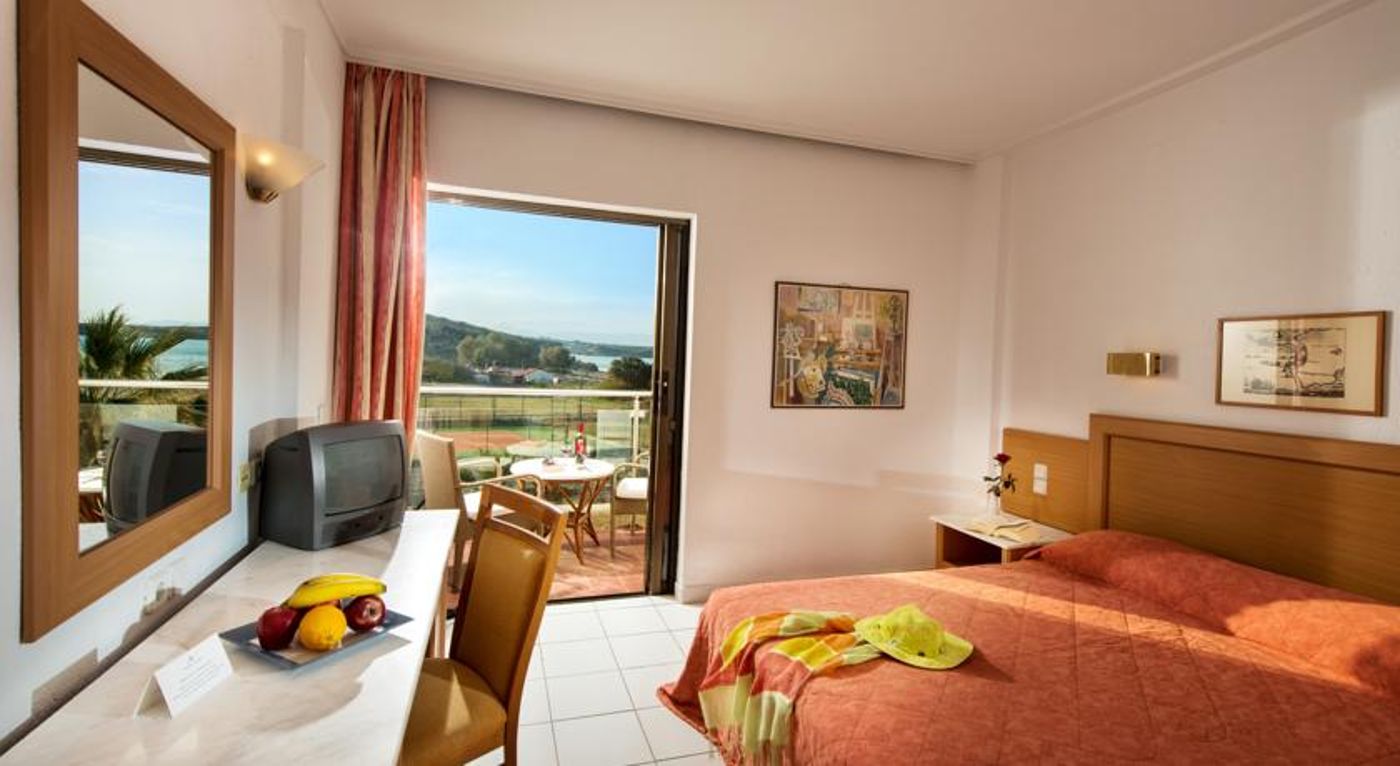 Aks Minoa Palace Hotel