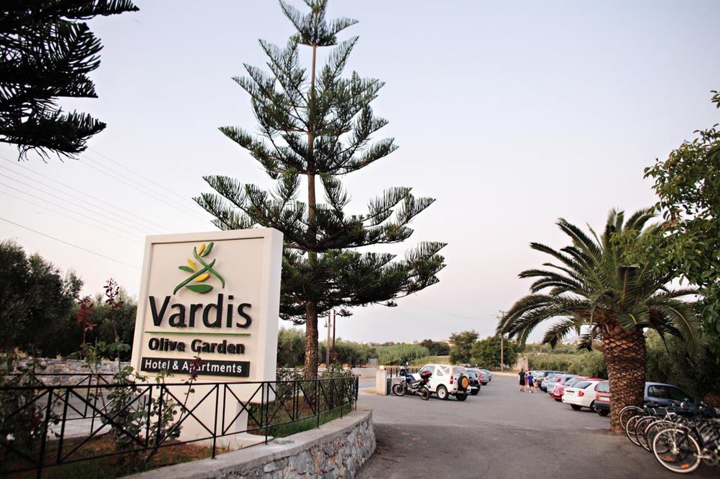 Vardis Olive Garden Hotel