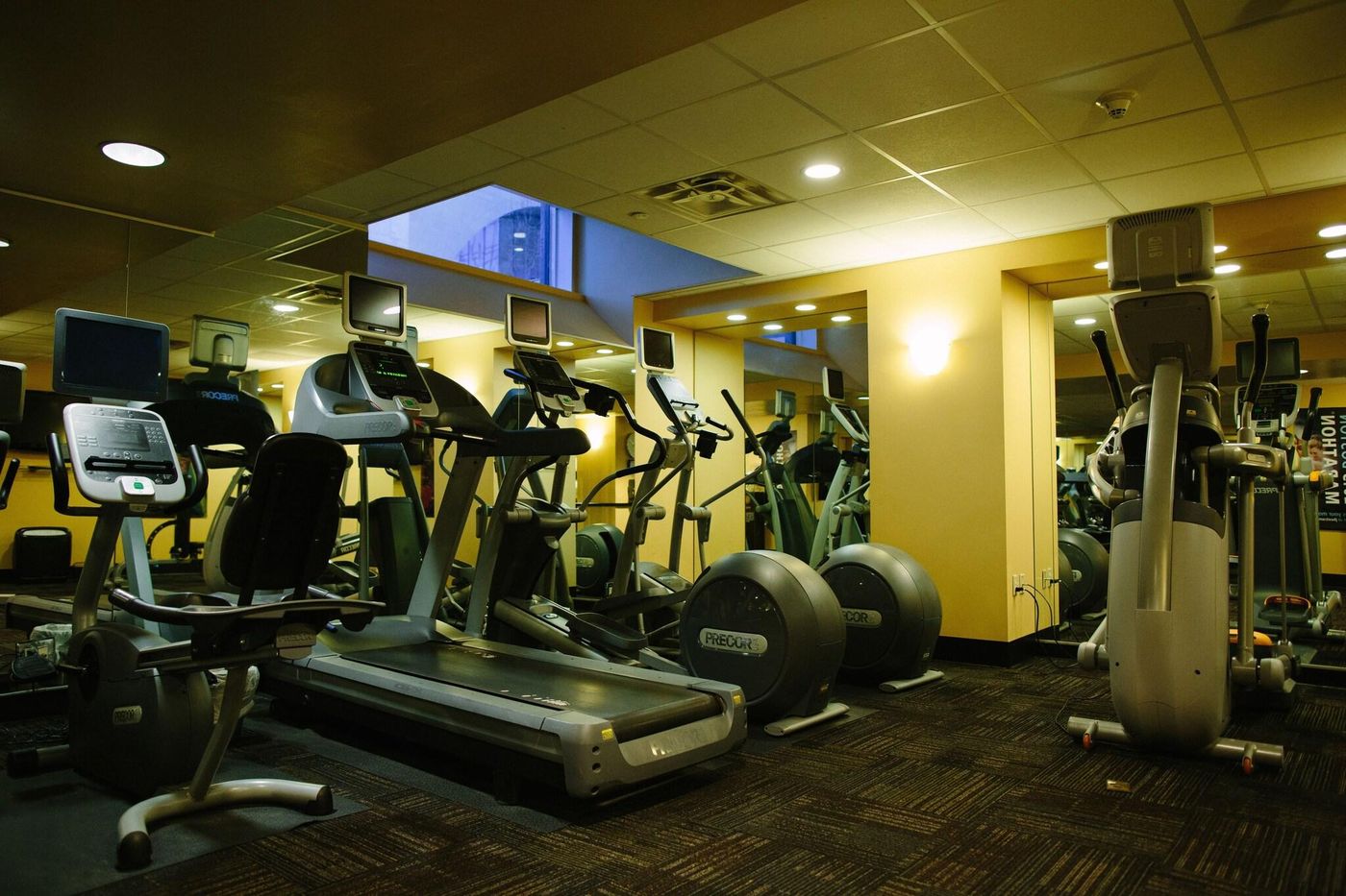 The-Lenox-Hotel-Sports-and-Entertainment-47