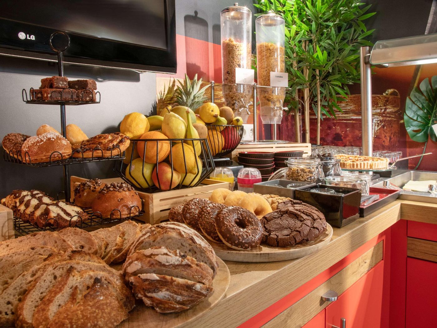 ibis-Cannes-Centre-General-view-20