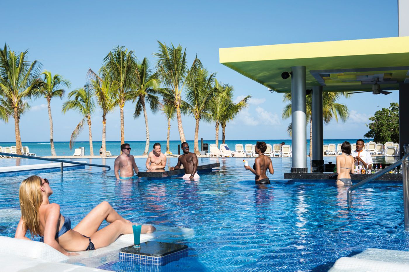 Riu-Palace-Jamaica-All-Inlcusive-Bar-15