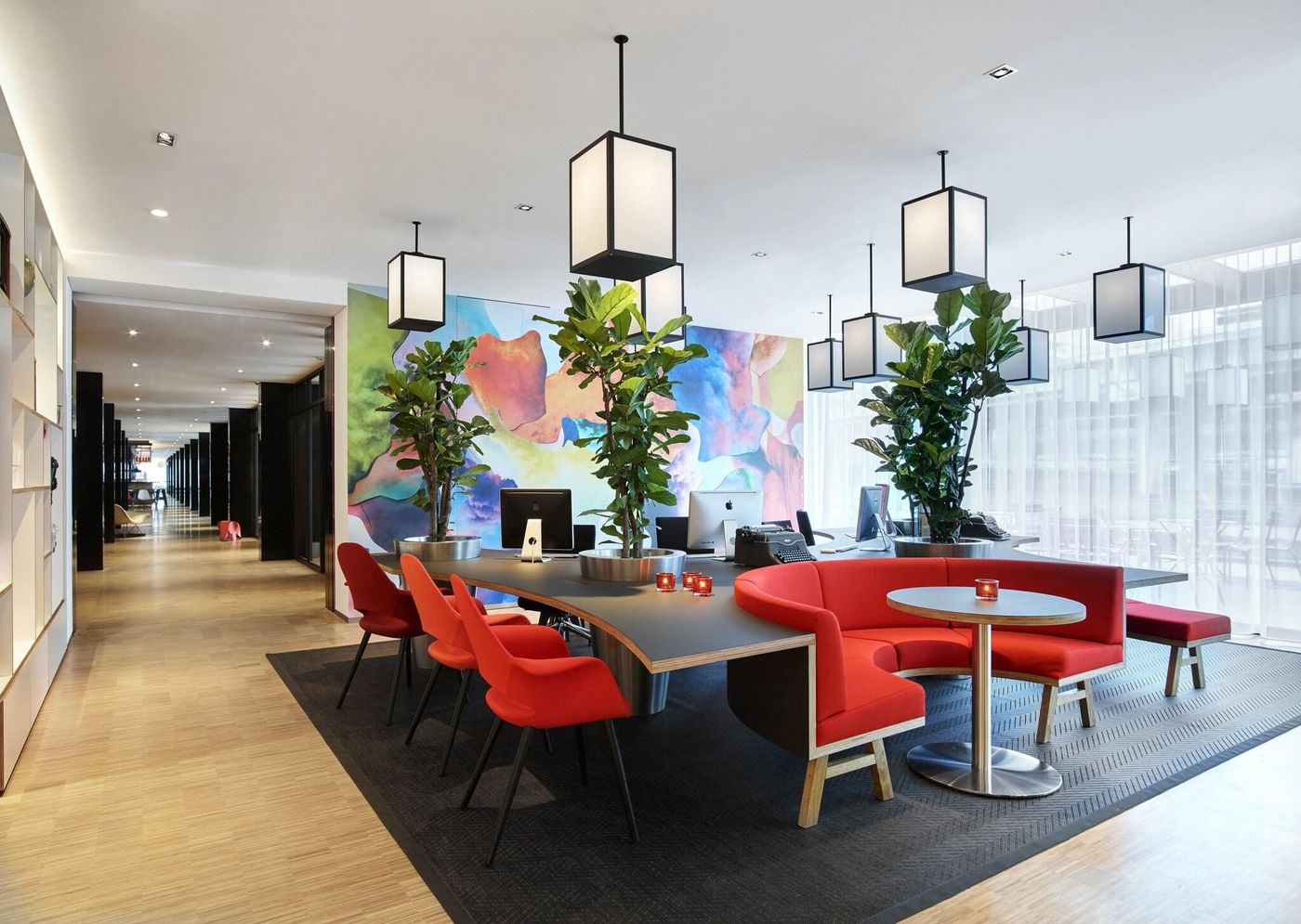 Citizenm-Schiphol-Airport-Hotel-Lobby-4