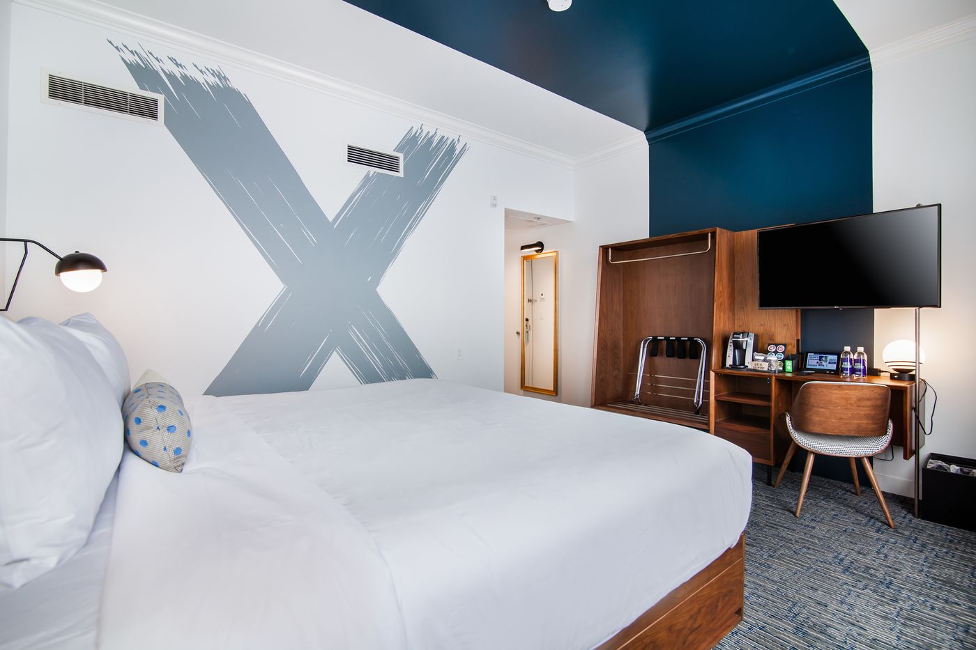 Hotel-Belmont-Vancouver-MGallery-Room-44