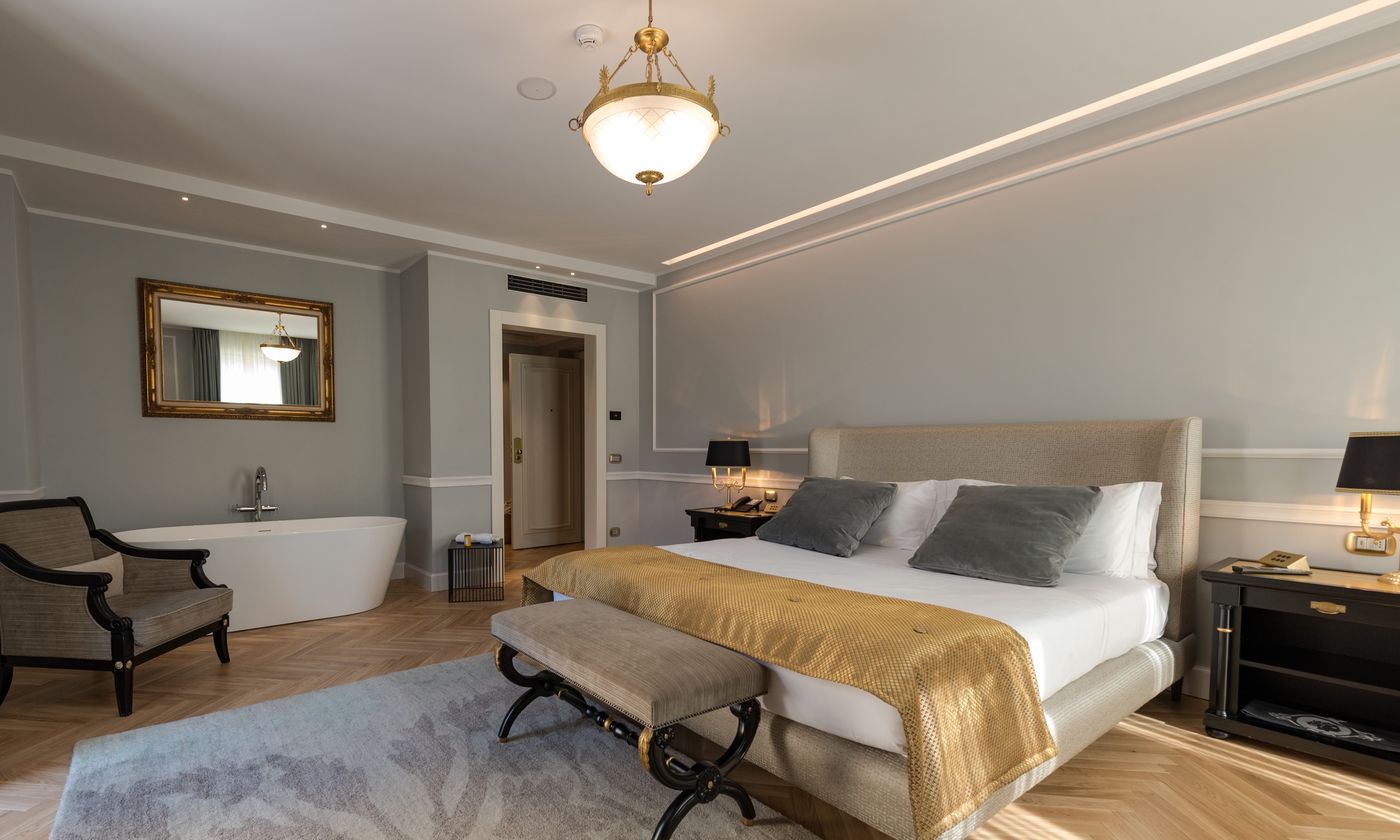 Grand-Hotel-et-des-Palmes-Room-10
