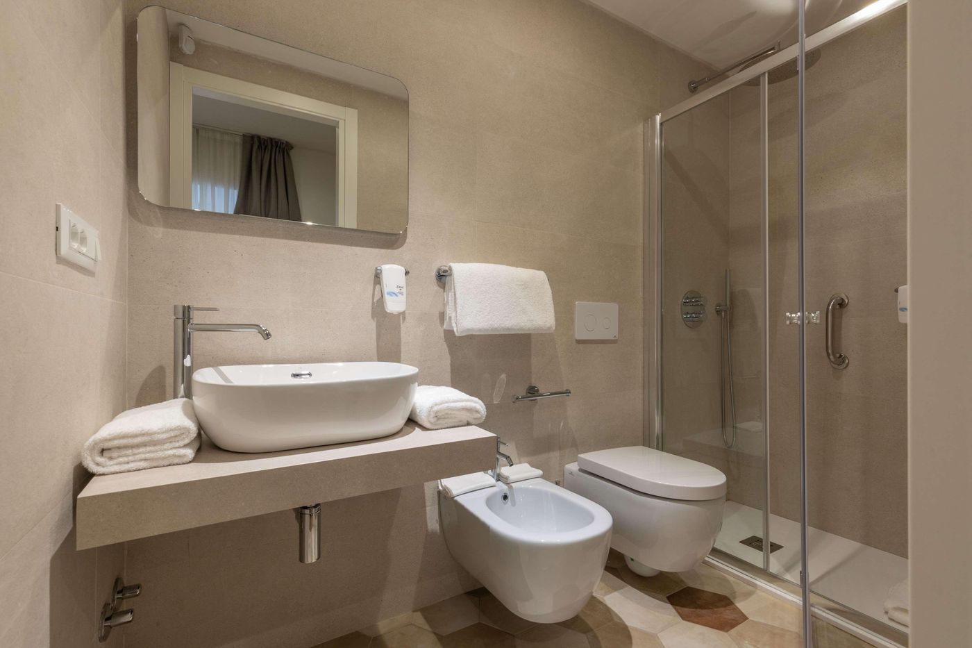 Cosmopolita-Hotel-Rome--Tapestry-Collection-by-Hil-Room-53