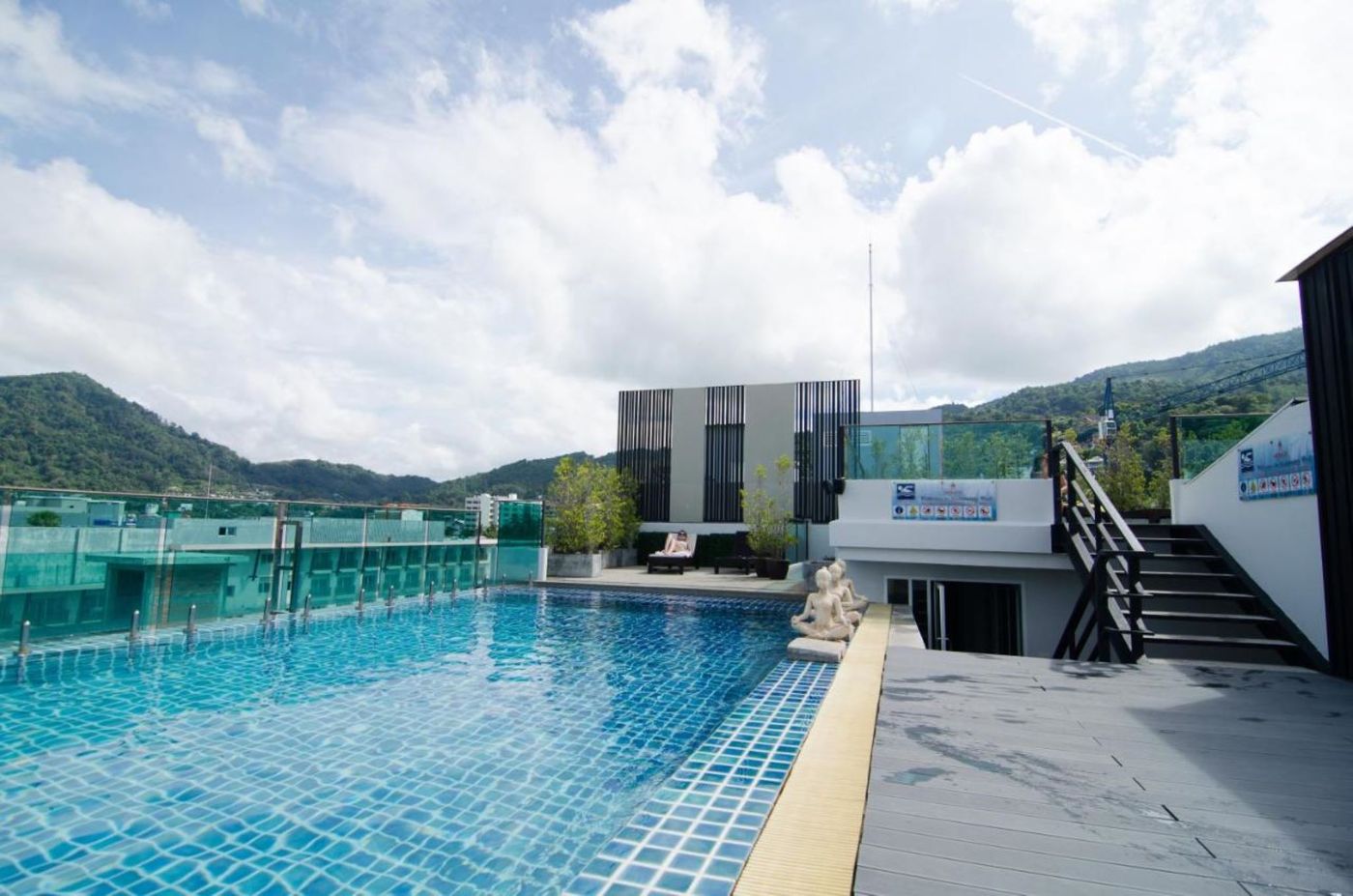 Mirage-Express-Patong-Phuket-Hotel-Pool-2