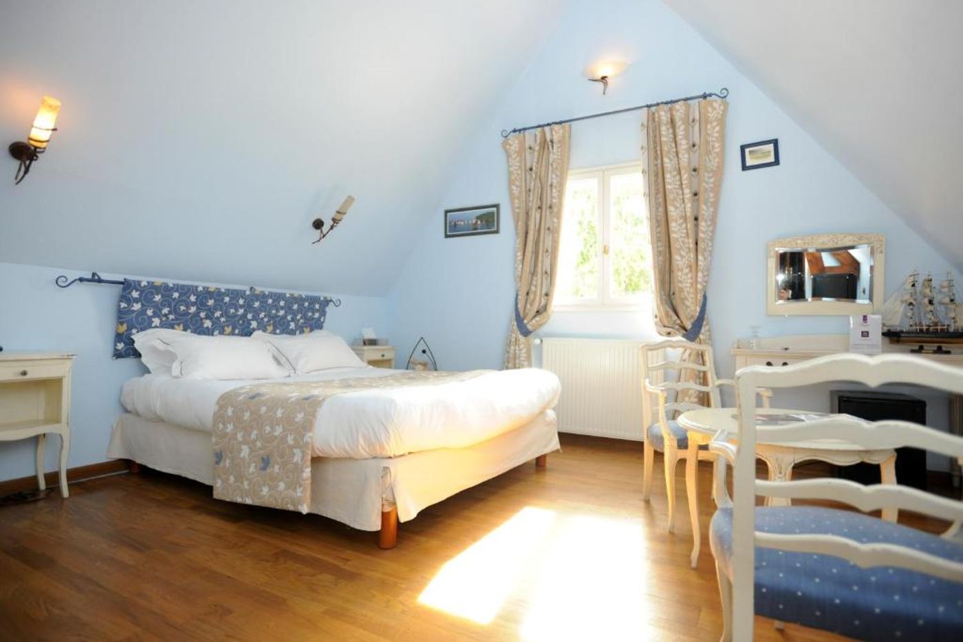 Demeures & Chateaux Le clos des fontaines-France-JUMIEGES-Room-9