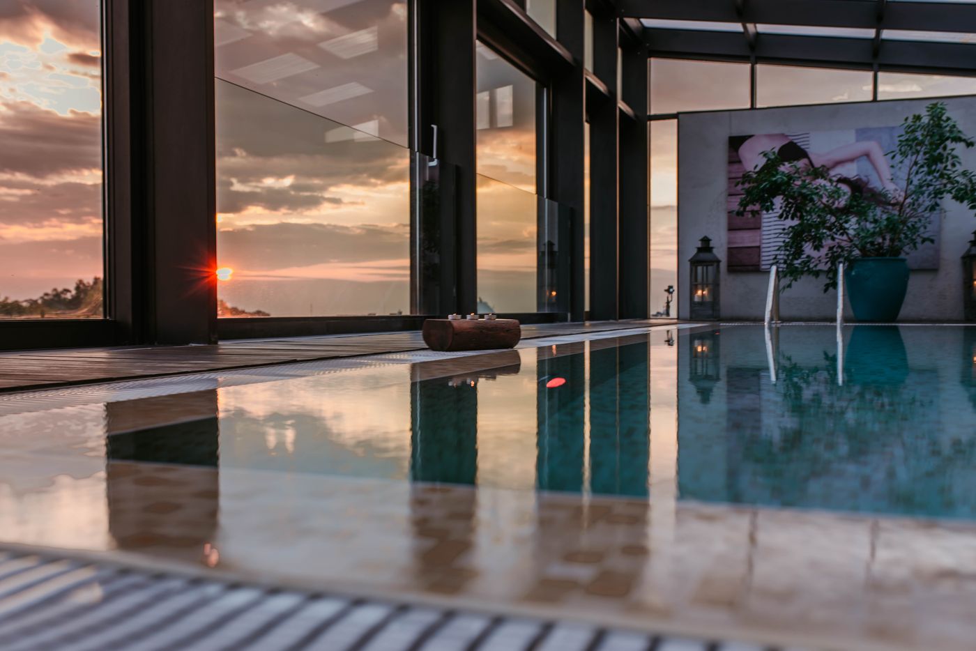 Graffit-Gallery-Hotel-Pool-53