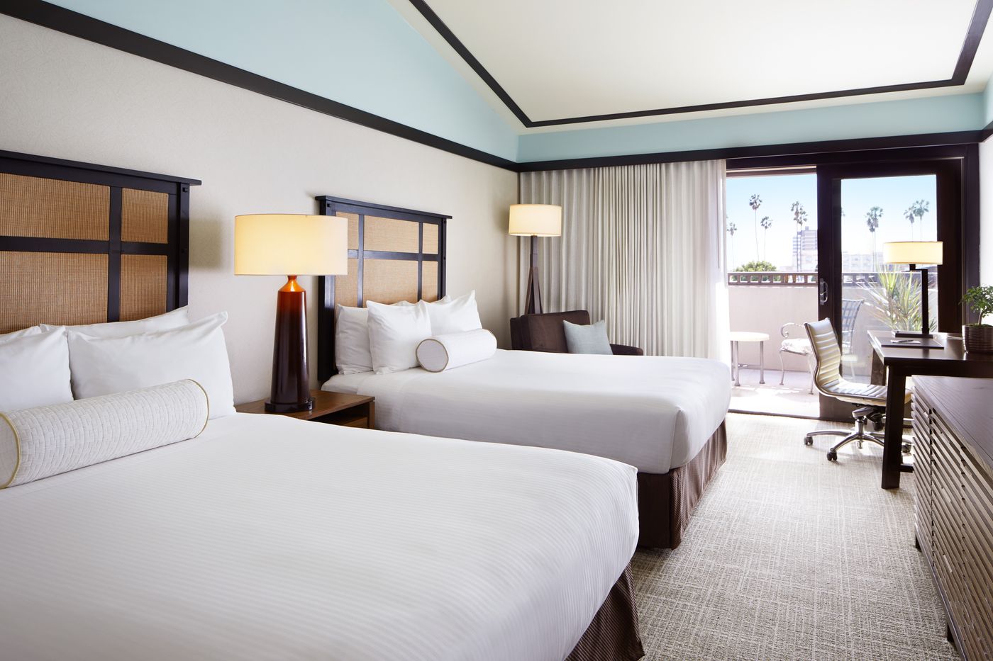 The-Ambrose-Hotel-Room-15