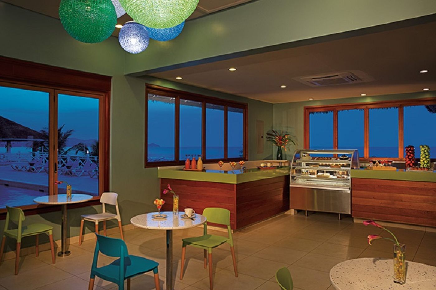Sunscape-Cove-Montego-Bay-Resort-and-Spa-Restaurant-44