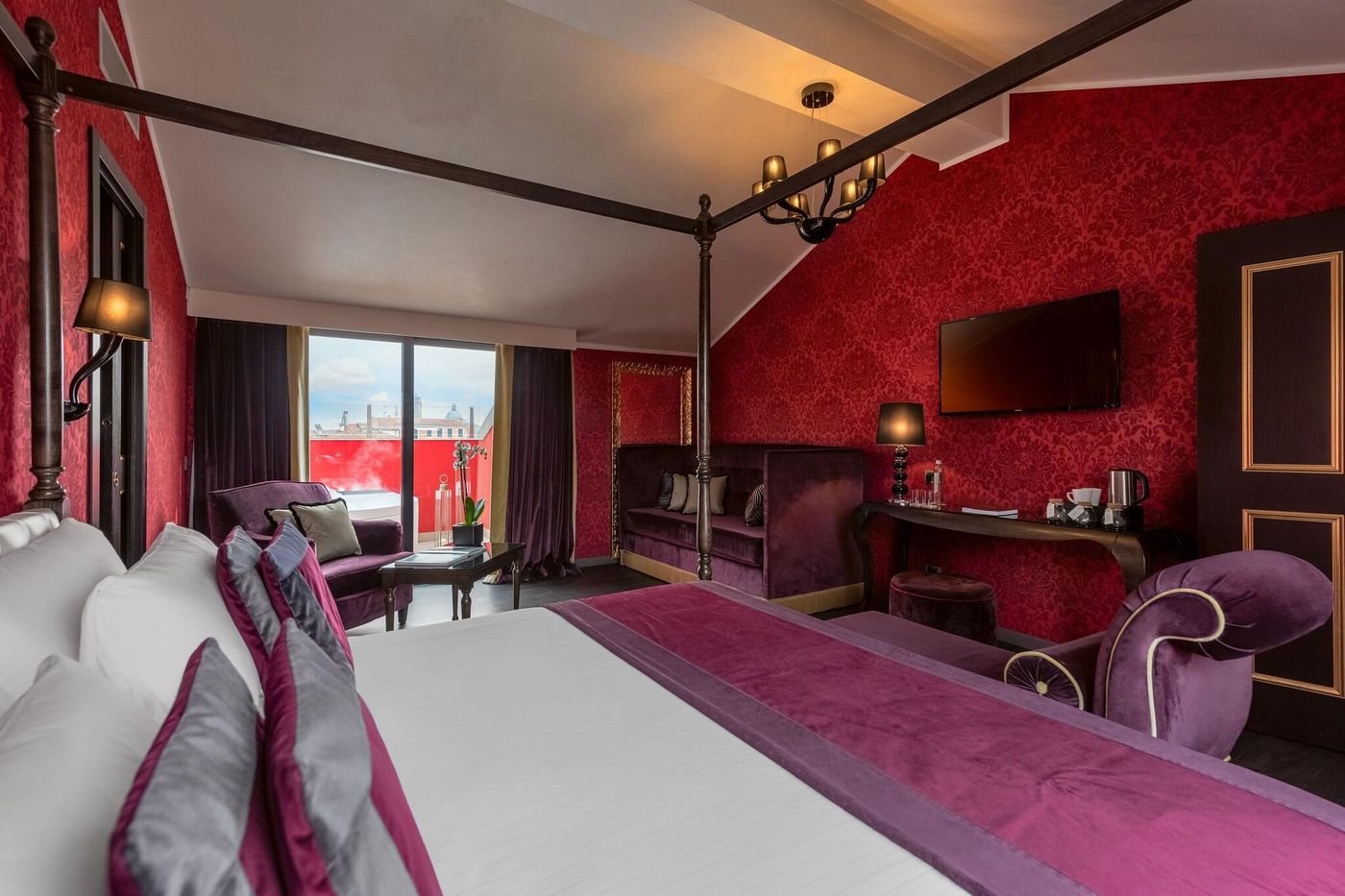 Carnival-Palace-Room-52