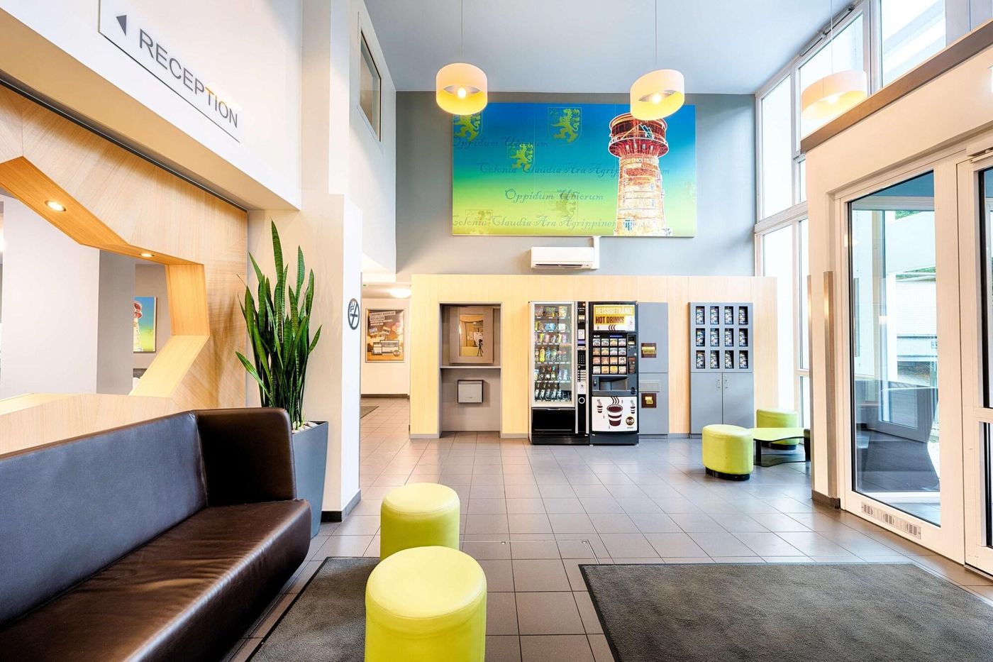 B-b-Hotel-Koln-frechen-Lobby-13