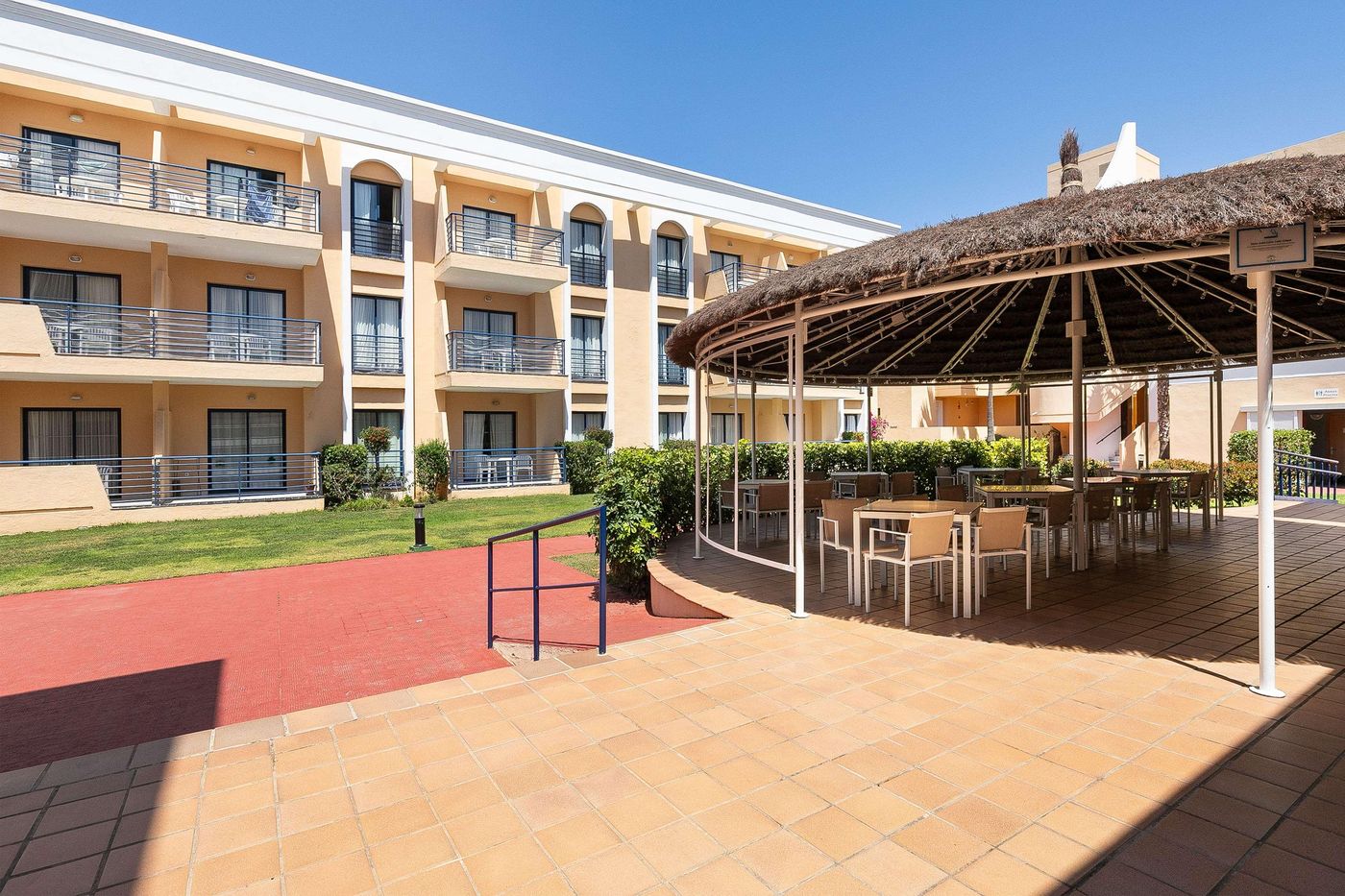 Sol-Sancti-Petri-Apartamentos-Restaurant-13