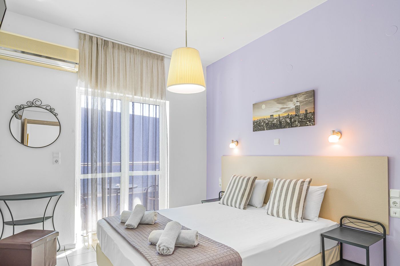 Happy-Days-Studios-Room-28