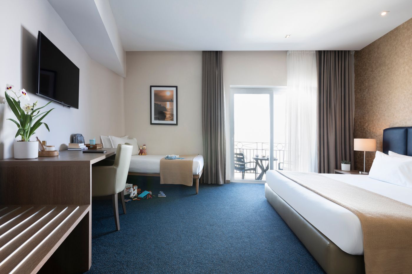 Waterfront-Hotel-Room-3