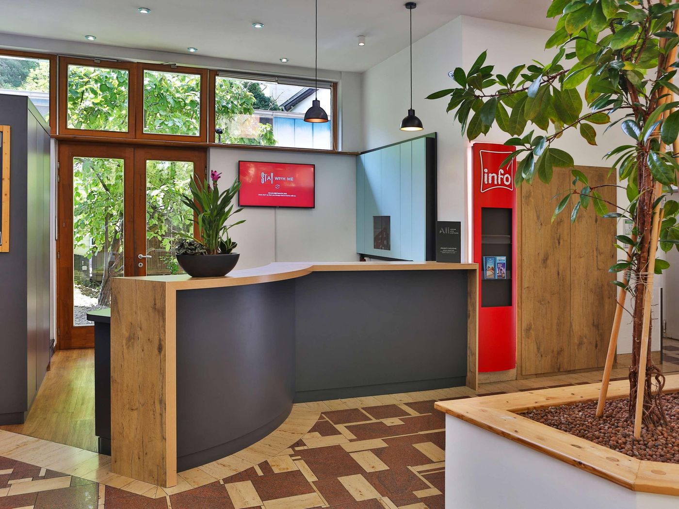 ibis-Berlin-City-Sud-Lobby-4