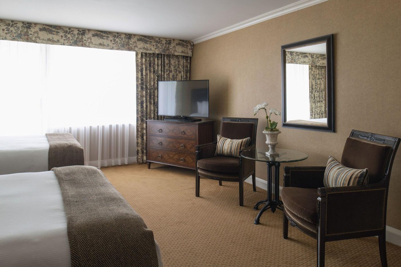 Wedgewood-Hotel---Spa-Room-25