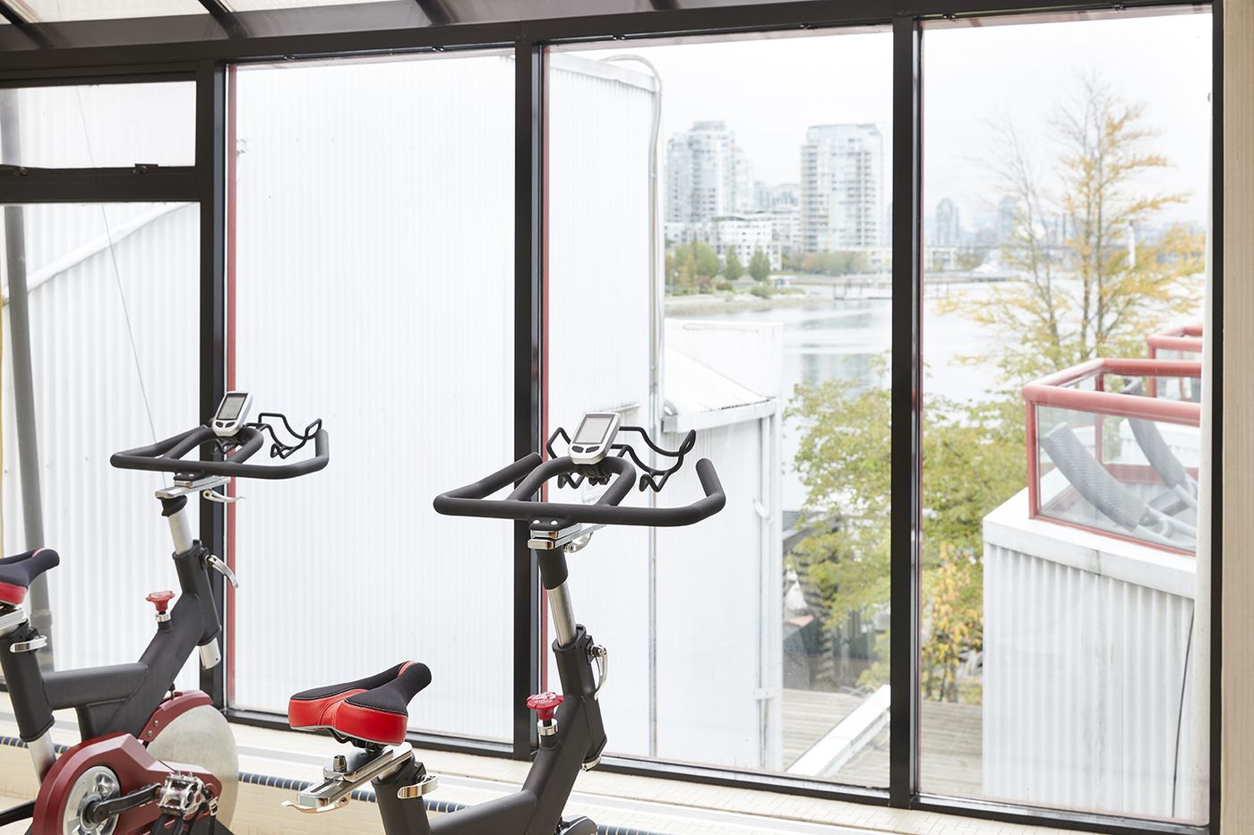 Granville-Island-Hotel-Sports-and-Entertainment-41