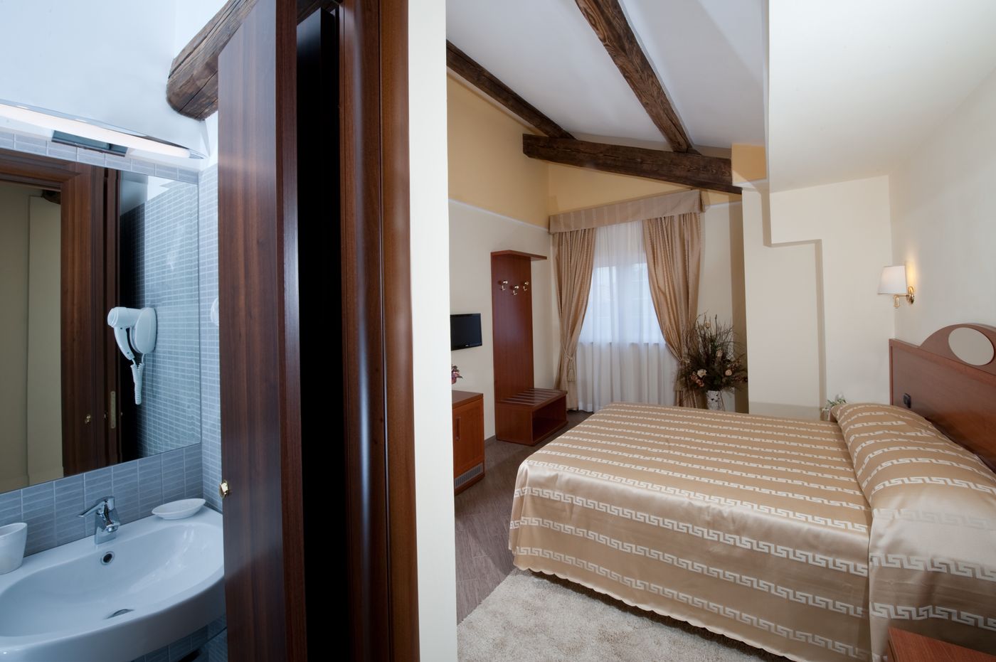 Hotel-Roma-Tiburtina-Room-27