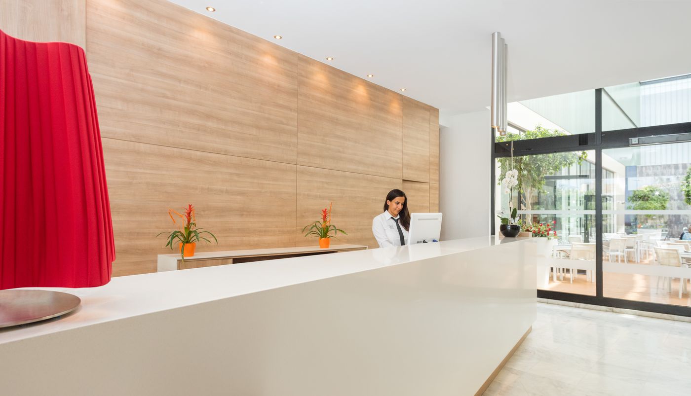 RH-Don-Carlos-Lobby-25