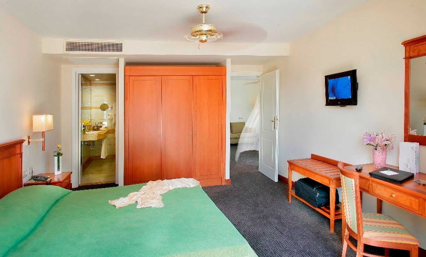 Theophano-Imperial-Palace-Room-37