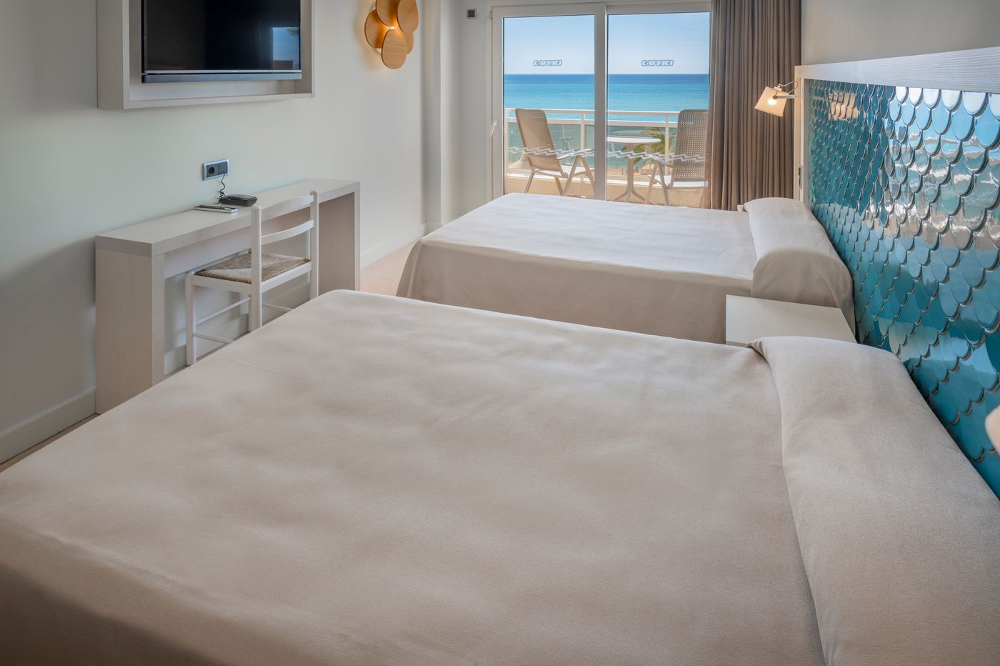 Hotel-Caprici-Room-10