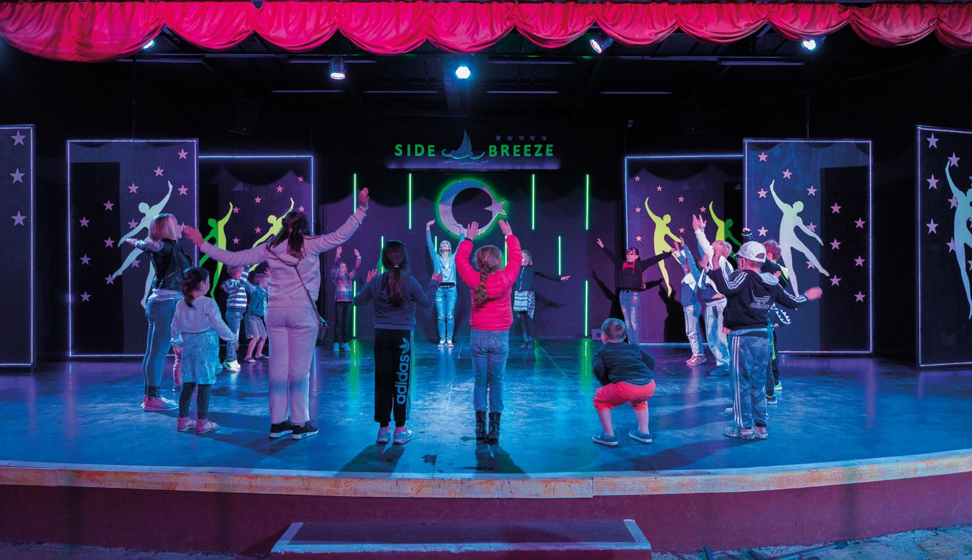 Side-Breeze-Hotel-Sports-and-Entertainment-33