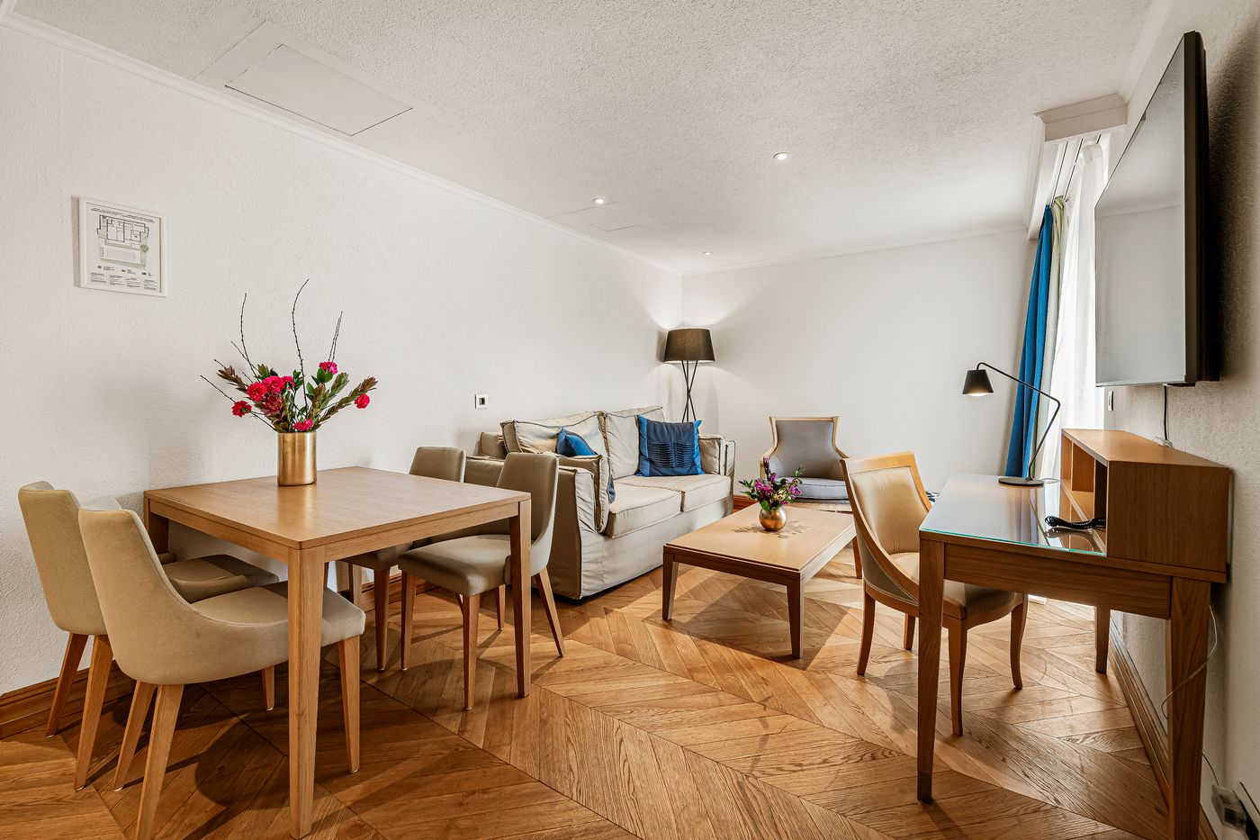 Villa-Malo-More-Room-20