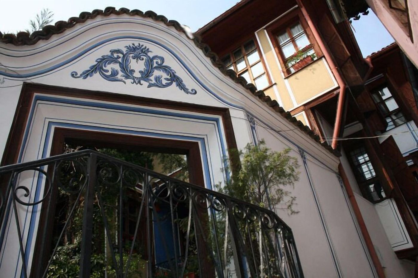 Alafrangite-Hotel-General-view-2