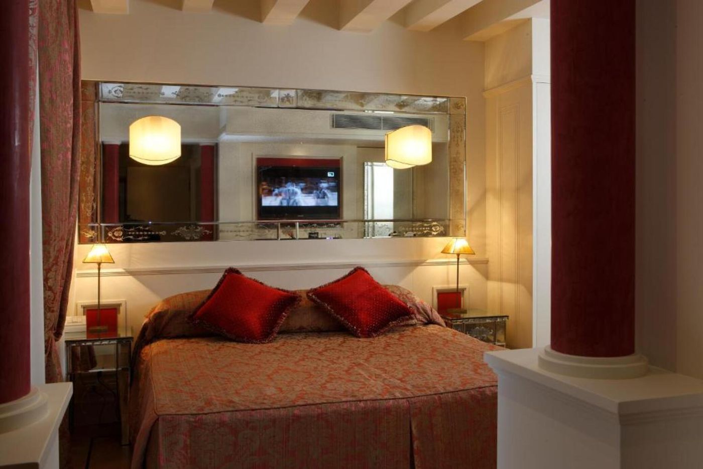 Canaletto-Suites-Room-10
