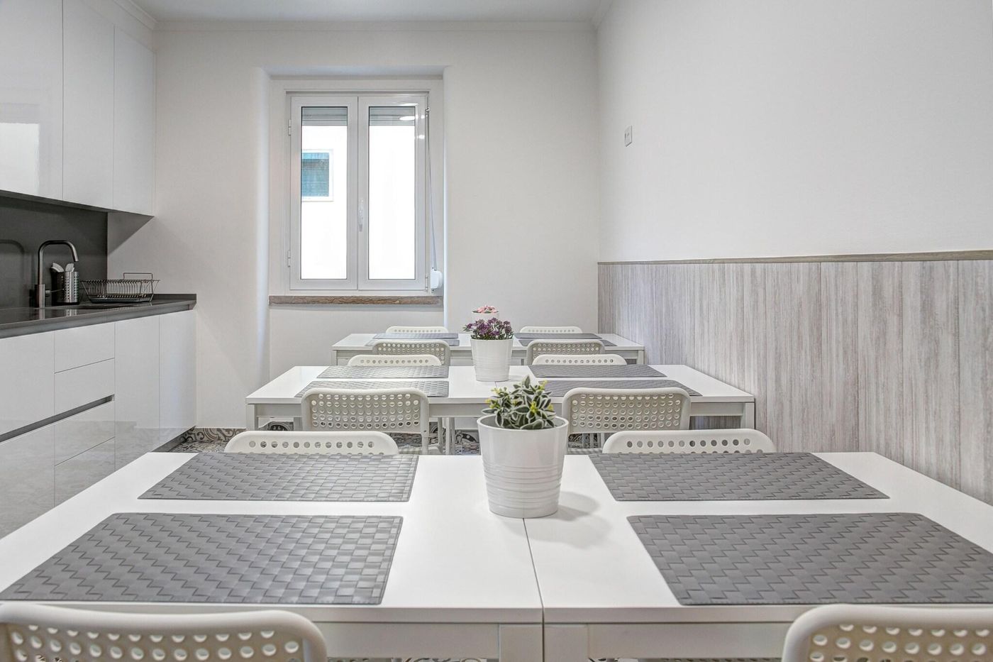 Home-Out-Rooms---Apartments-Room-1