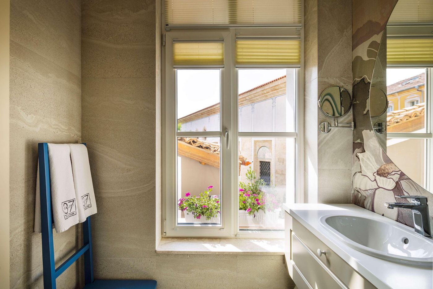 Gallery-37--BW-Premier-Collection-Room-33