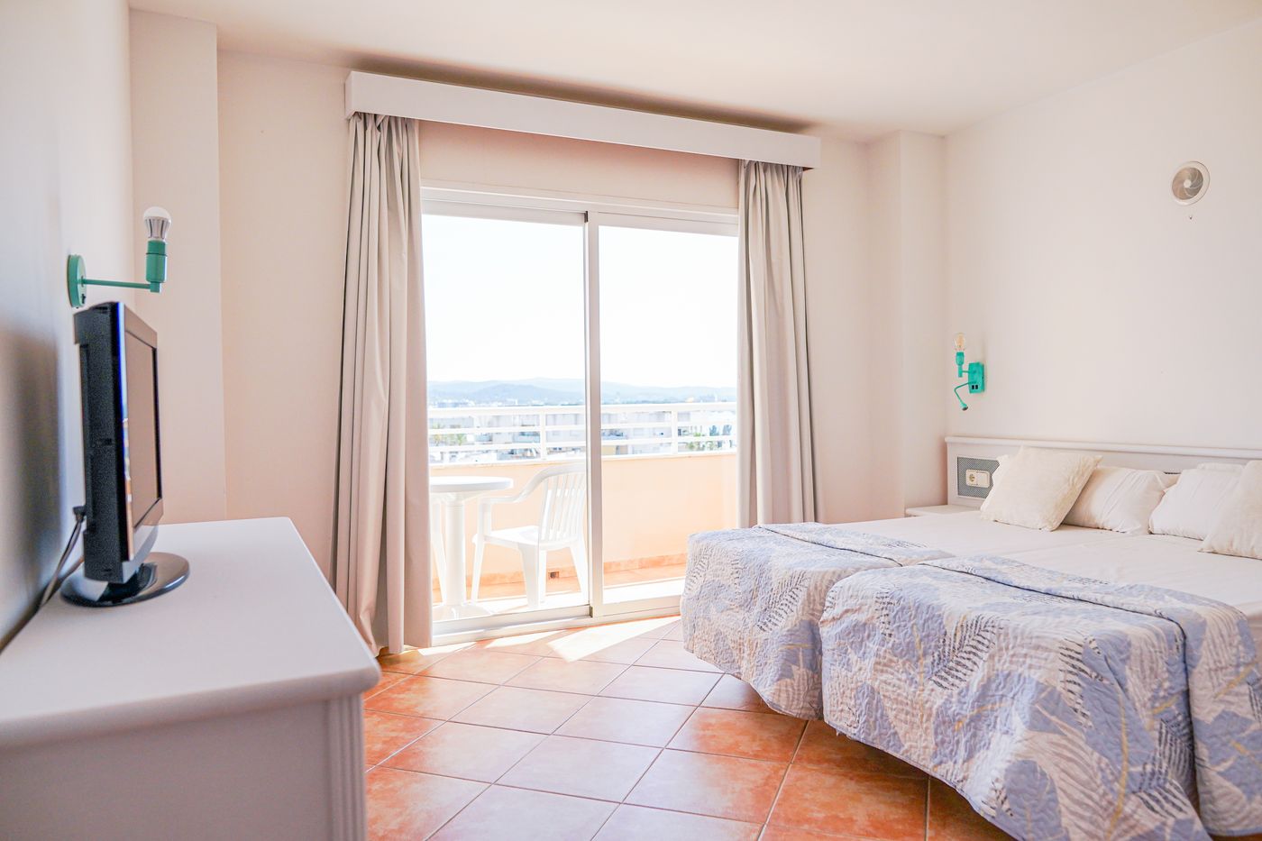 Rosamar-Aparthotel-All-Inclusive-Room-16