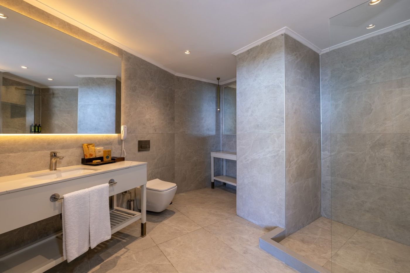 Nirvana Cosmopolitan