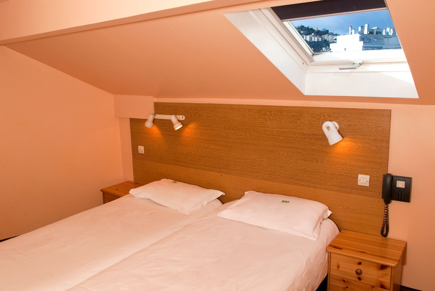 Comte-De-Nice-Room-18